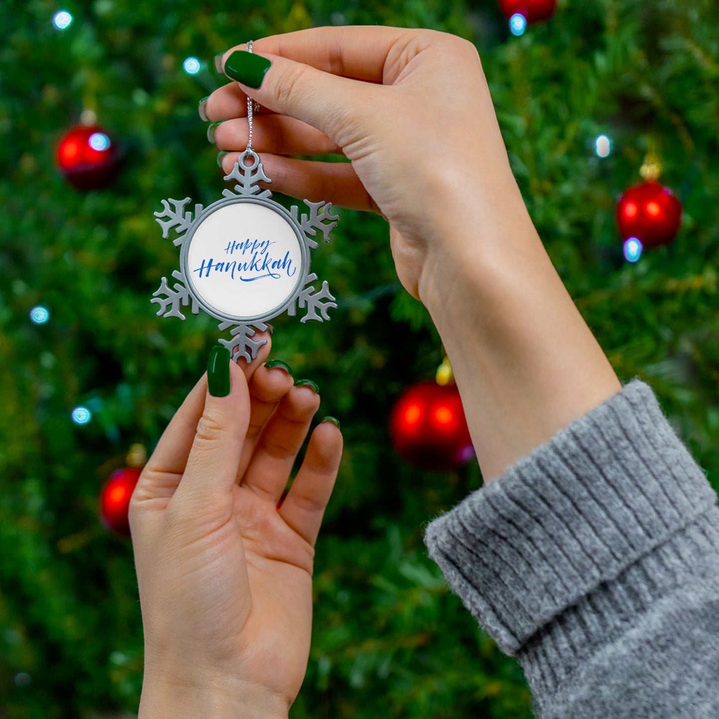 Hanging the Gift-Tag Keepsake Ornament