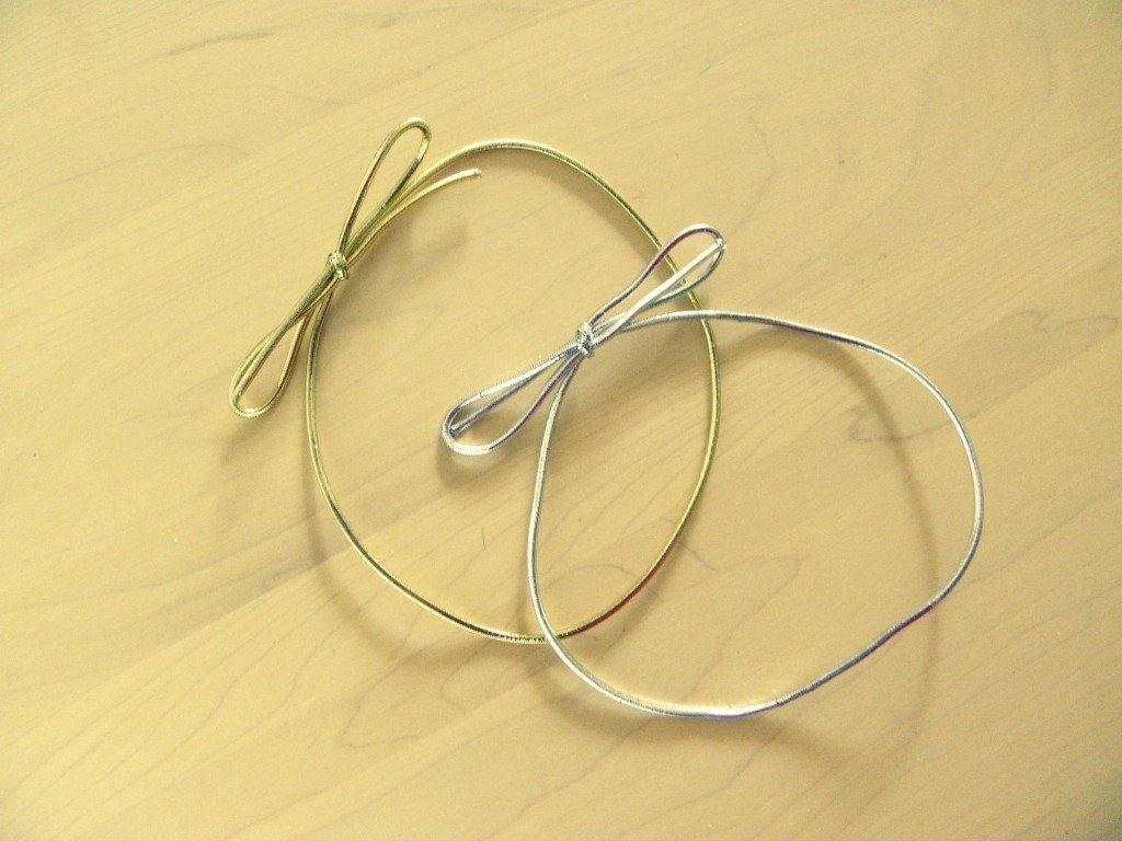 Photo of the decorative stretch-ties with bow